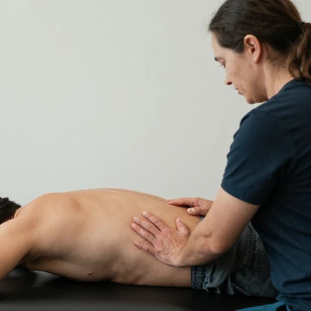 درمان قوز پشت با فیزیوتراپی