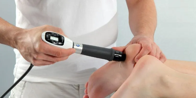 علت ها و علائم خار پاشنه چیست؟ - فیزیوتراپی فانتوم زنجان