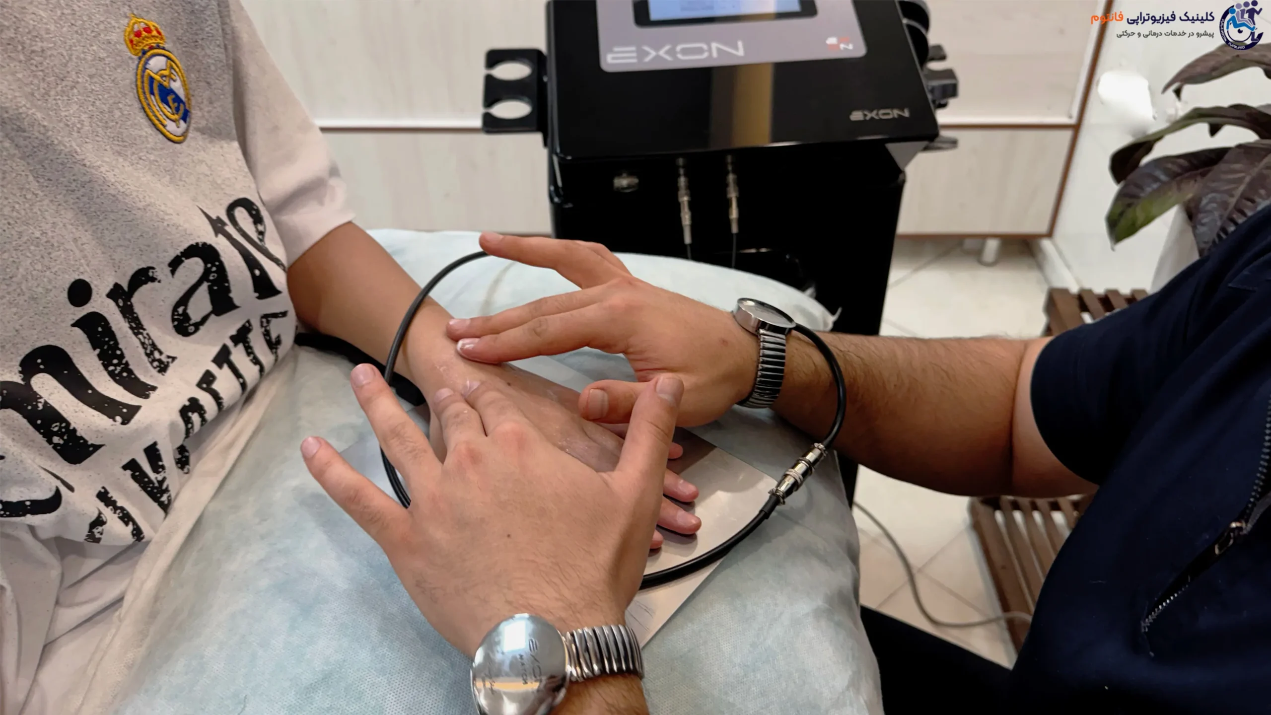 تکارساعتی مچ دست نزدیک_فیزیوتراپی فانتوم زنجان