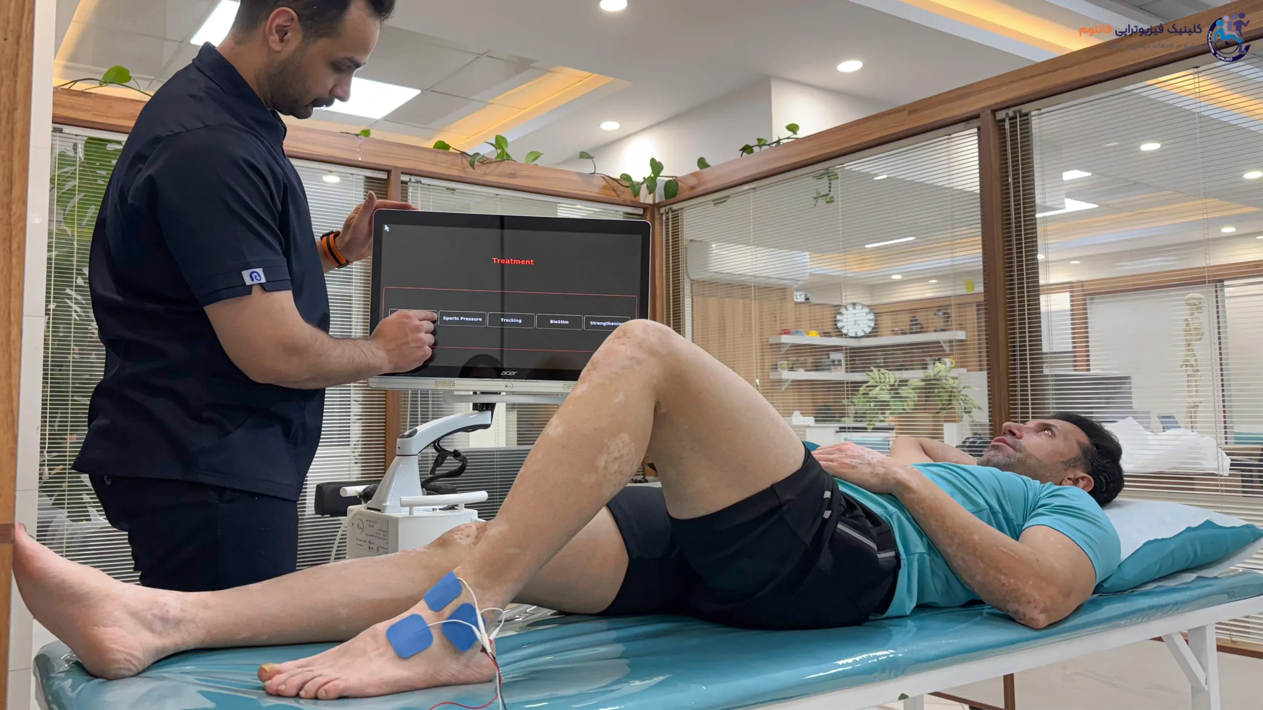تنظیم بیوفیدبک روی پا- تصویر از فیزیوتراپی فانتوم زنجان