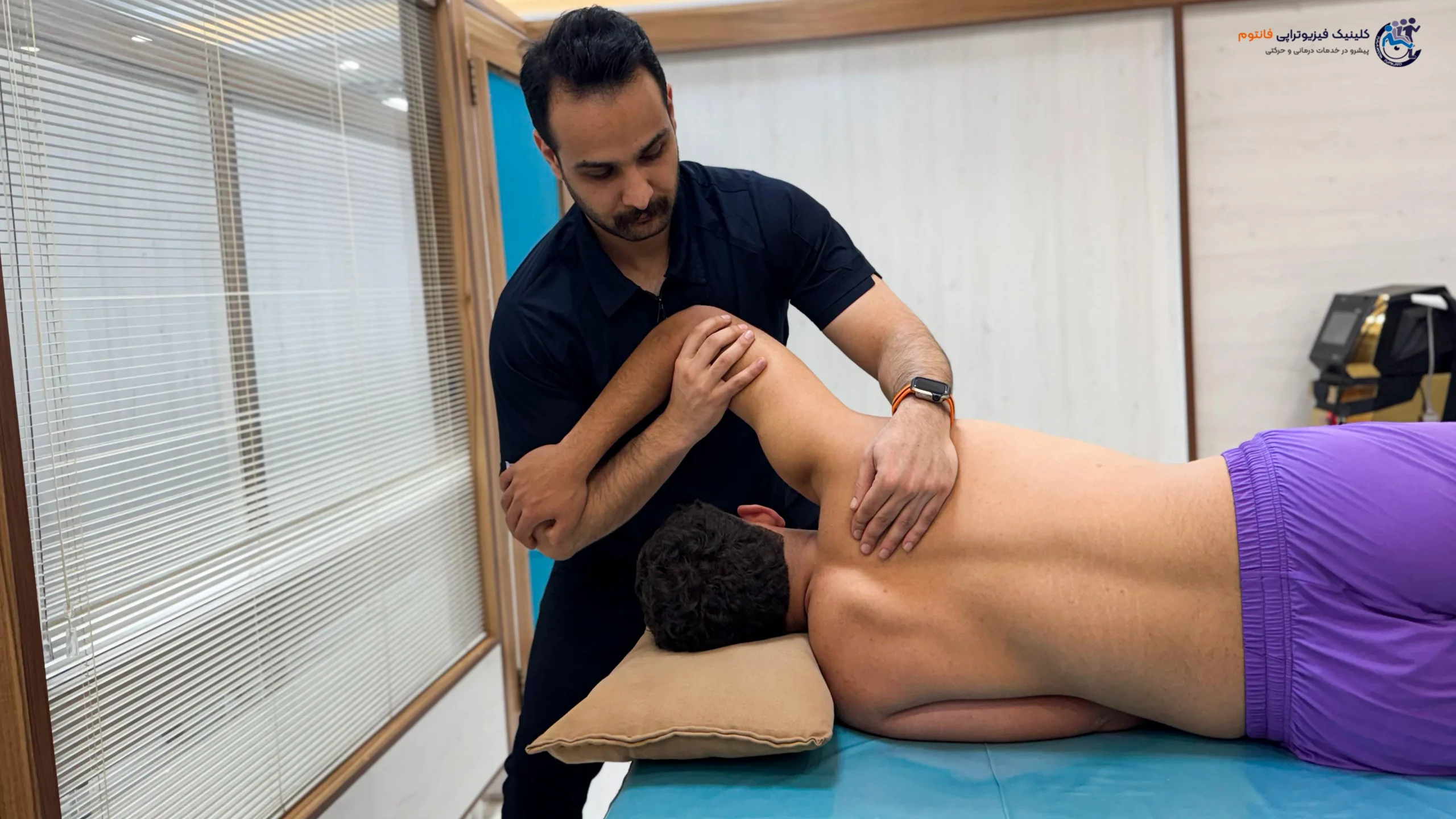منوال تراپی شانه افقی_تصویر از فیزیوتراپی فانتوم زنجان