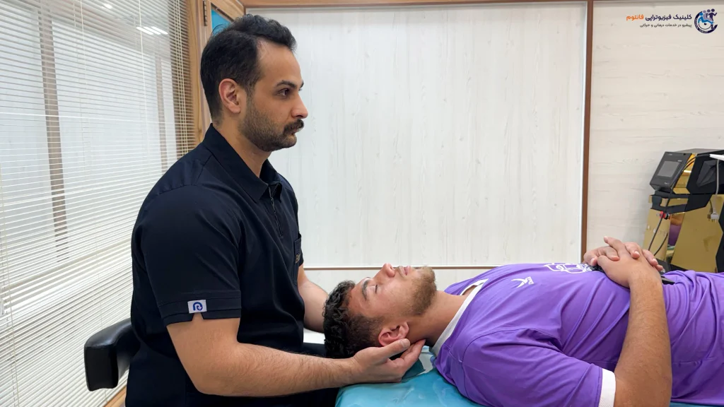 منوال تراپی گردن- تصویر از فیزیوتراپی فانتوم زنجان