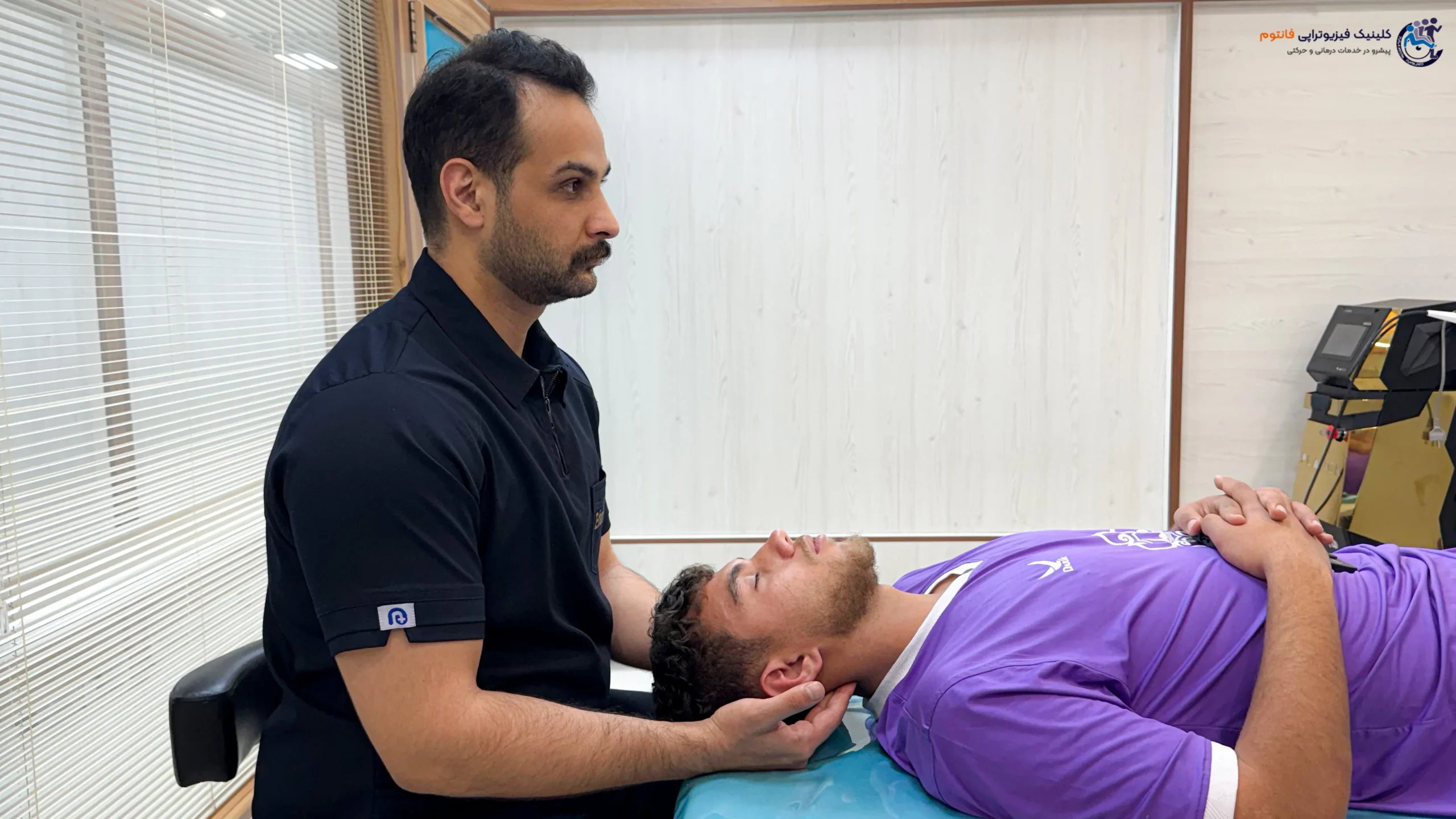 منوال تراپی گردن- تصویر از فیزیوتراپی فانتوم زنجان